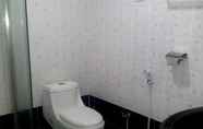 Toilet Kamar 2 Hotel Bintang Indah