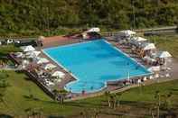 สระว่ายน้ำ Villaggio Club Baia di Dino
