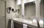 Toilet Kamar 6 MedPlaya Hotel Riviera - Adults Recommended