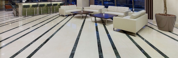 Lobi Hilton Garden Inn Istanbul Beylikduzu