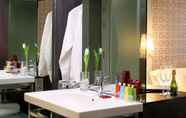 In-room Bathroom 6 TWO Hotel Barcelona by Axel - Adults only