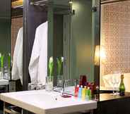 In-room Bathroom 6 TWO Hotel Barcelona by Axel - Adults only