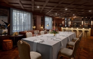 Restaurant 2 The Drake Oak Brook, Autograph Collection