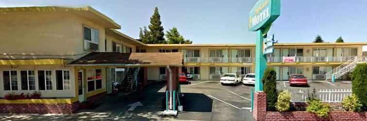 Exterior Highlander Motel