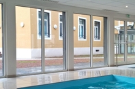 Swimming Pool Odalys City Colmar La Rose d'Argent