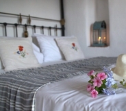 Kamar Tidur 6 Eirini's Luxury Hotel Villas