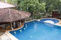 Kolam Renang Hotel Nany