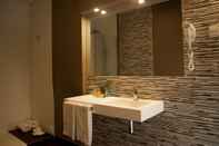 Toilet Kamar Aqua Ria Boutique Hotel