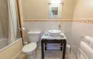 In-room Bathroom 4 Pentland