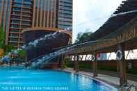 Kolam Renang The Apartments at Times Square