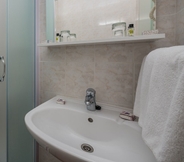 In-room Bathroom 7 Labranda Velaris Village