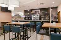 Bar, Cafe and Lounge Best Western Plus Sawridge Suites