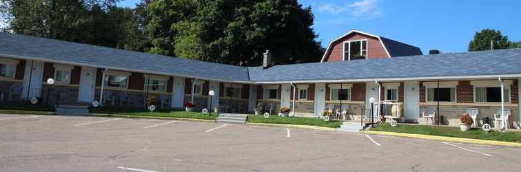 Exterior Hillside Inn Pembroke