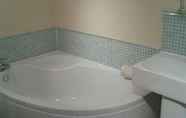 Phòng tắm bên trong 4 Lodge at Lochside