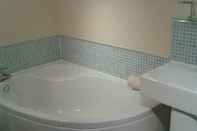 Phòng tắm bên trong Lodge at Lochside