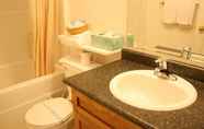In-room Bathroom 6 Best Continental Motel