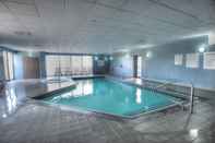 Swimming Pool Holiday Inn Express & Suites Toronto Airport West, an IHG Hotel