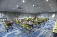 Functional Hall Holiday Inn Express & Suites Toronto Airport West, an IHG Hotel