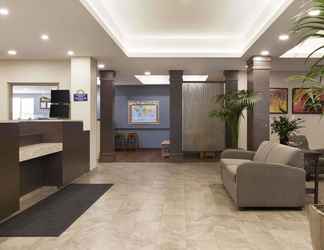 Lobby 2 Days Inn & Suites by Wyndham Lindsay