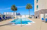 Swimming Pool 2 La Quinta Inn & Suites by Wyndham Corpus Christi - Portland