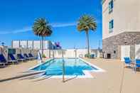 Swimming Pool La Quinta Inn & Suites by Wyndham Corpus Christi - Portland