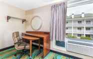 Bedroom 7 Howard Johnson by Wyndham Virginia Beach At The Beach