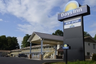 Exterior Days Inn by Wyndham Charles Town/Harpers Ferry