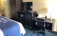 Bedroom 7 Days Inn by Wyndham Charles Town/Harpers Ferry