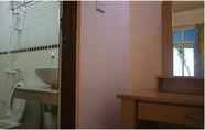 Toilet Kamar 6 Dharavandhoo Stay