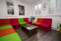 Common Space Smart Camden Inn Hostel