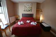 Kamar Tidur The Royal Clarence Hotel