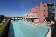 Swimming Pool Hotel Sportsman