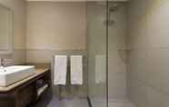 In-room Bathroom 3 Birchwood Hotel and OR Tambo Conference Centre