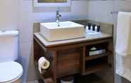 In-room Bathroom 7 Birchwood Hotel and OR Tambo Conference Centre