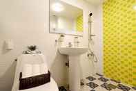 In-room Bathroom HJ House