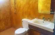 In-room Bathroom 7 Phuchawee Lanta Villa