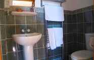 In-room Bathroom 3 Lamphey Park