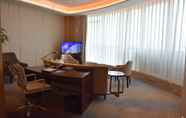 Bedroom 2 Sheraton Zhanjiang Hotel