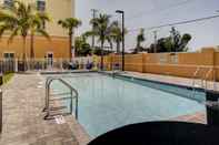 Swimming Pool Hampton Inn & Suites Vero Beach Downtown