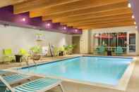 Swimming Pool Home2 Suites by Hilton Canton