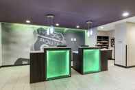 Lobby La Quinta Inn & Suites by Wyndham Claremore