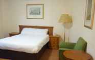 Kamar Tidur 2 Corner House Hotel