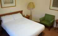 Kamar Tidur 6 Corner House Hotel