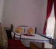 Kamar Tidur 5 Riad Azrou