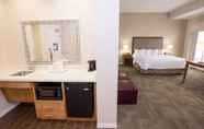 Bedroom 5 Hampton Inn & Suites Pittsburgh/Harmarville