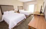 Bedroom 3 Hampton Inn & Suites Pittsburgh/Harmarville