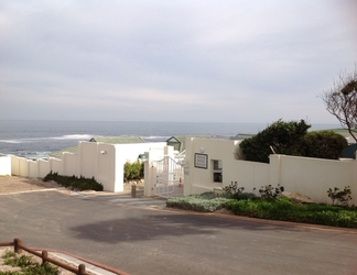 Exterior 2 31 Tobago Bay Hermanus Seafront