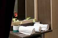 In-room Bathroom Pacific Inn Huda City Centre Sec 41