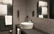 Toilet Kamar 3 Skuggi Hotel by Keahotels