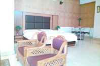 Bedroom Hotel Queens Residency Gurgaon